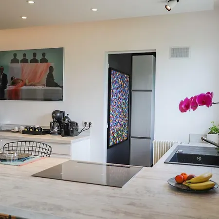 The Sparkling Castle アパート