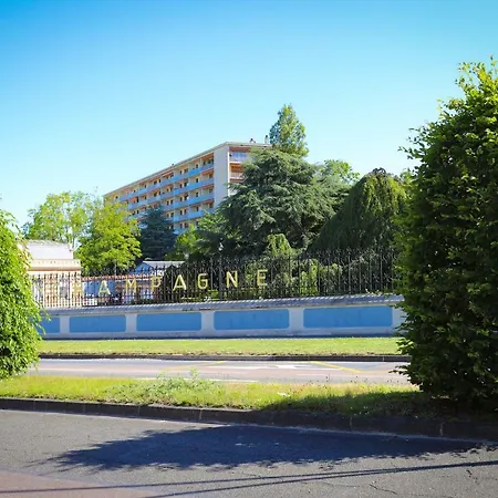 The Sparkling Castle アパート