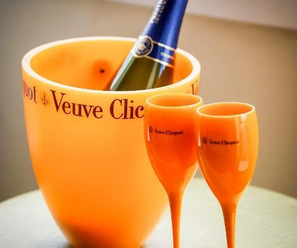 The Sparkling Castle Apartment *