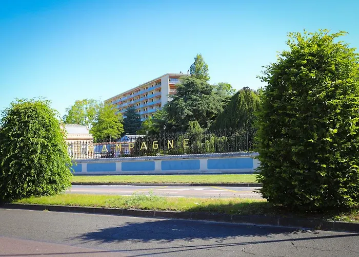 The Sparkling Castle Apartment