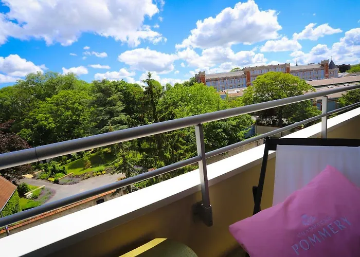 The Sparkling Castle Apartment *